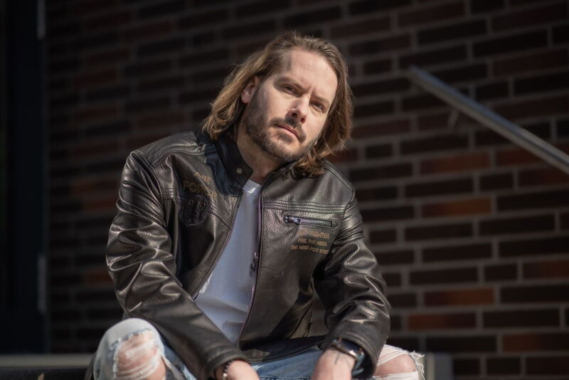 Zeitlose schwarze Lederjacke mit AIR FORCE Prägung Gr. 54