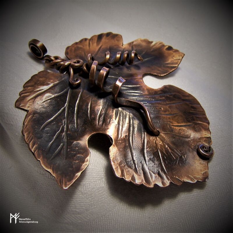 Großer Schmuckanhänger Weinlaub 