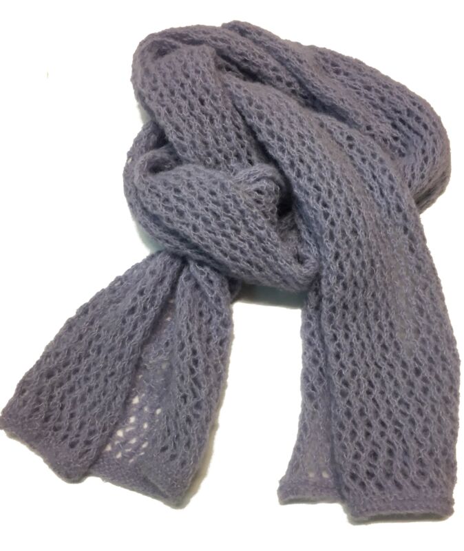 Handgestrickte flauschige Stola