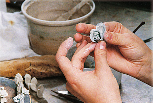  Ergänzungen in Porzellan, Form bei fehlenden Teilen, Ergänzungen von fehlenden Montageteilen